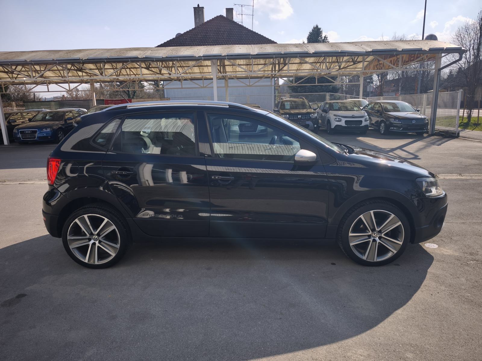 VW Polo CROSS 1,6 TDI AUTOMATSKA KLIMA CRNO NEBO PUTNI KOMPJUTER, fotografija 13