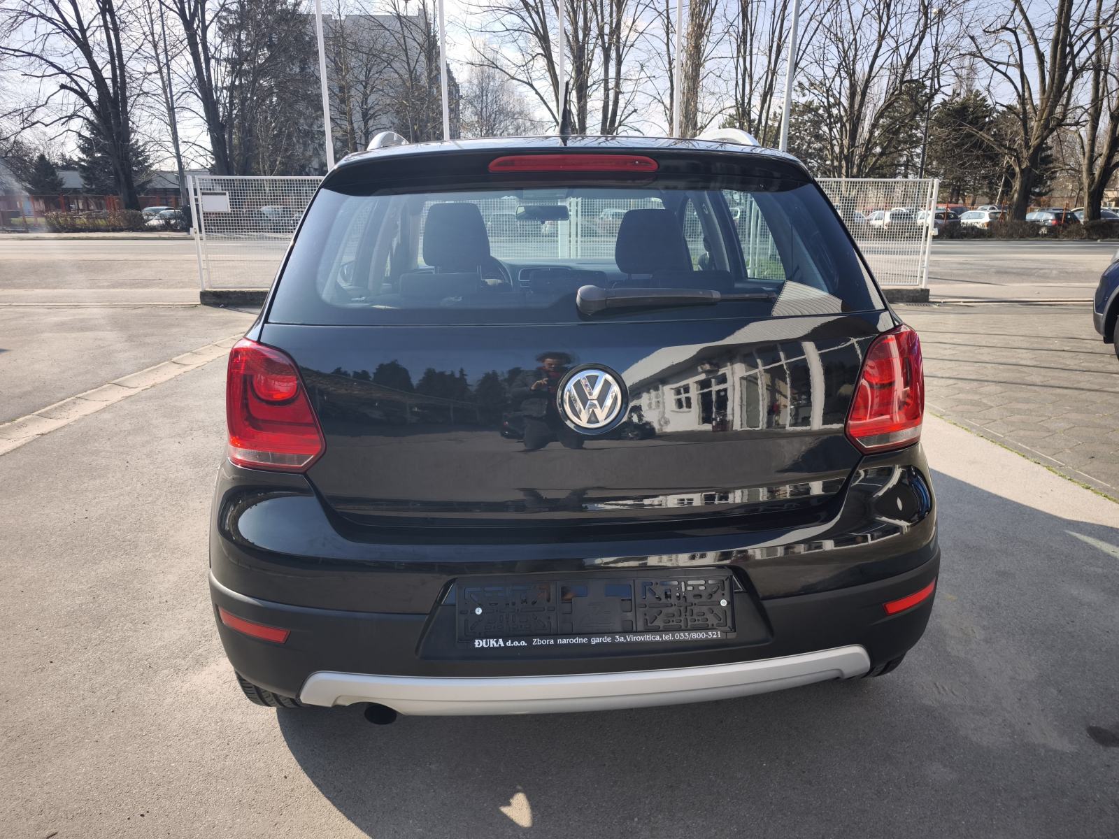 VW Polo CROSS 1,6 TDI AUTOMATSKA KLIMA CRNO NEBO PUTNI KOMPJUTER, fotografija 10