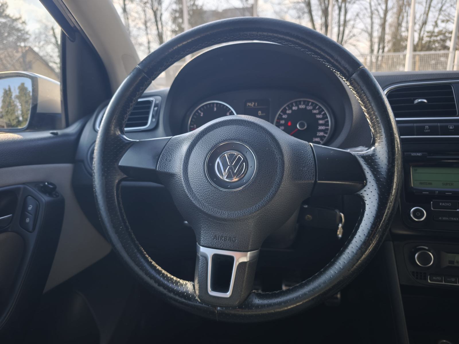 VW Polo CROSS 1,6 TDI AUTOMATSKA KLIMA CRNO NEBO PUTNI KOMPJUTER, fotografija 17