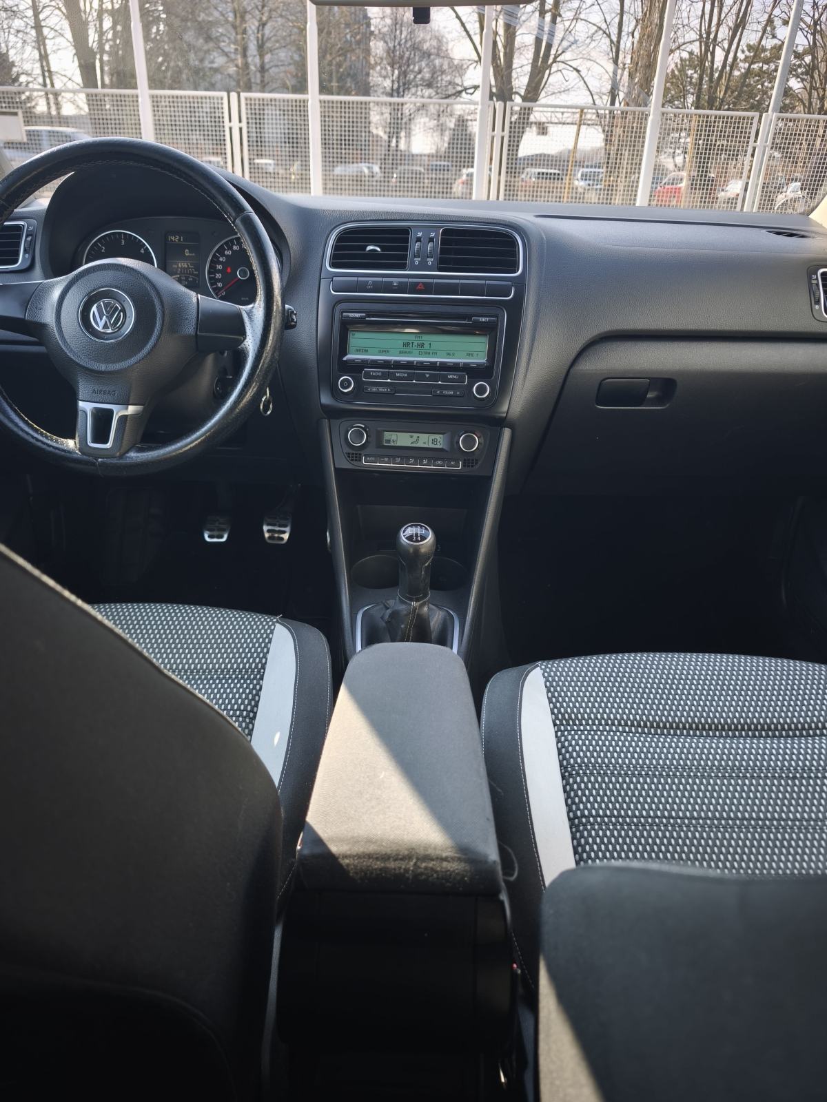 VW Polo CROSS 1,6 TDI AUTOMATSKA KLIMA CRNO NEBO PUTNI KOMPJUTER, fotografija 18