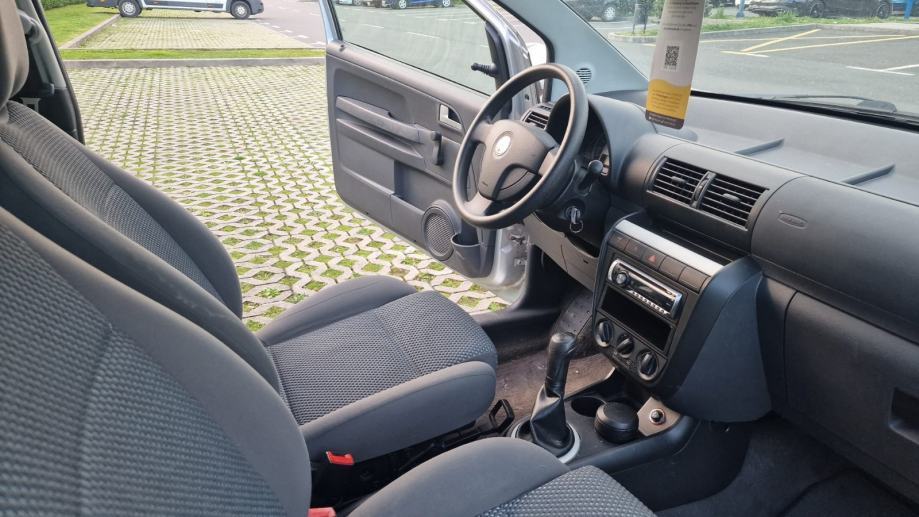 VW Polo Fox KLIMA; 1 VLASNIK: LJETNA RASPRODAJA SAMO 2950 EURA, fotografija 10