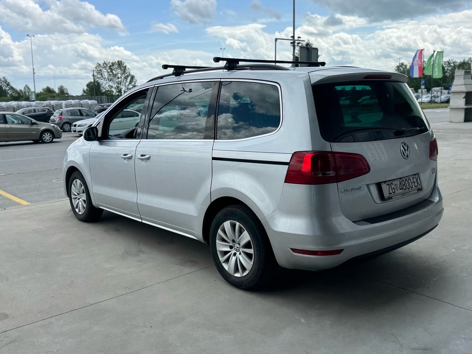 VW Sharan 2,0 TDI 7 sjedala reg 5/2027, fotografija 2