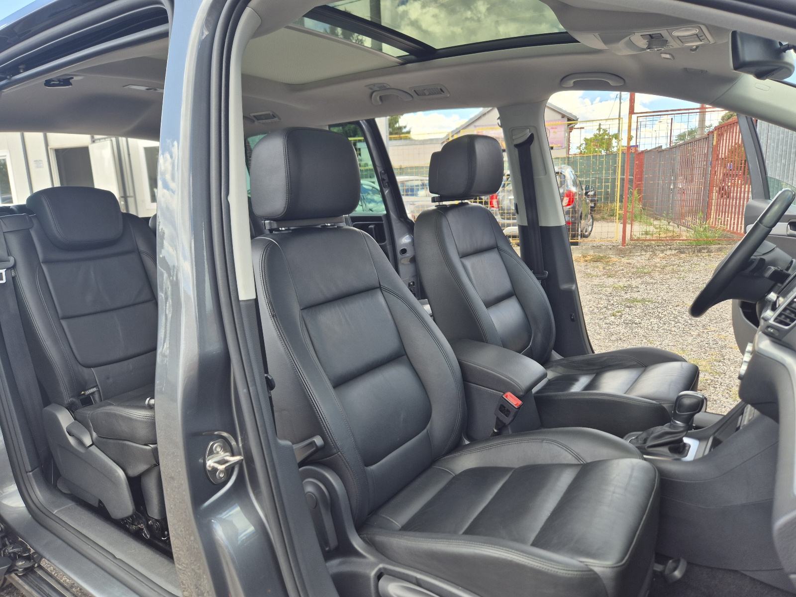 VW Sharan 2,0 TDI BMT DSG PANORAMA,KOŽA,7 SJEDALA, fotografija 14