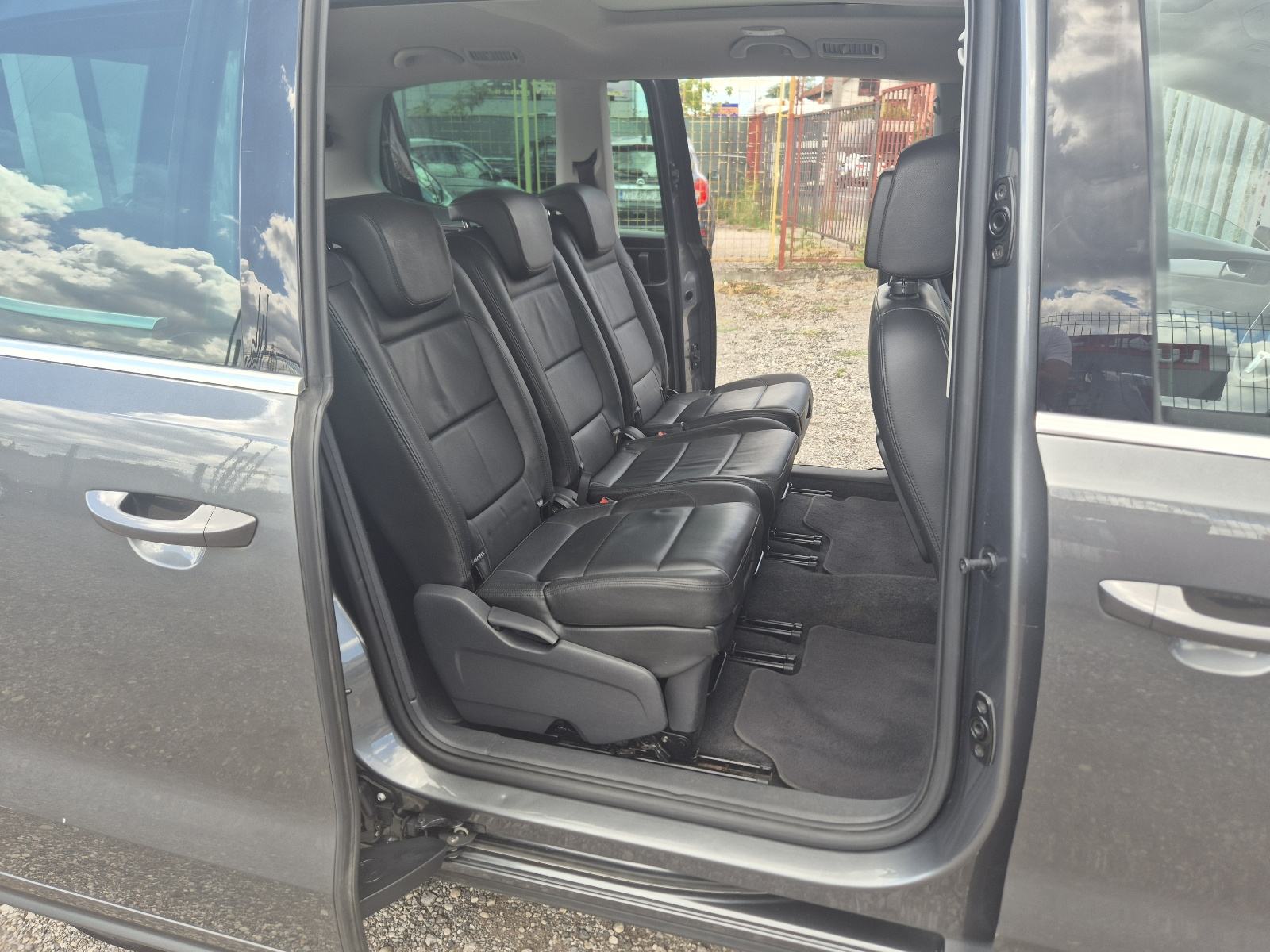 VW Sharan 2,0 TDI BMT DSG PANORAMA,KOŽA,7 SJEDALA, fotografija 12