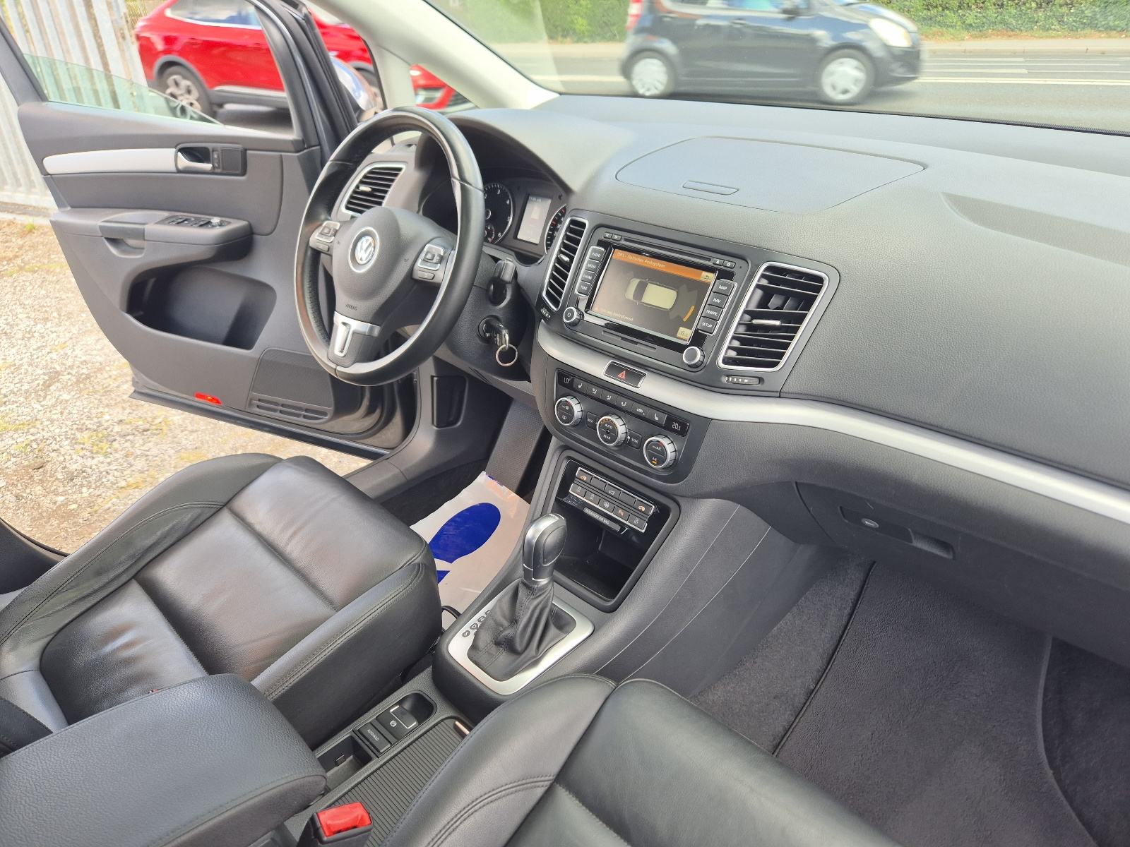VW Sharan 2,0 TDI BMT DSG PANORAMA,KOŽA,7 SJEDALA, fotografija 15