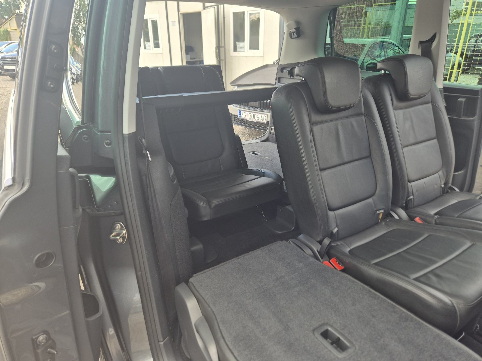 VW Sharan 2,0 TDI BMT DSG PANORAMA,KOŽA,7 SJEDALA, fotografija 13