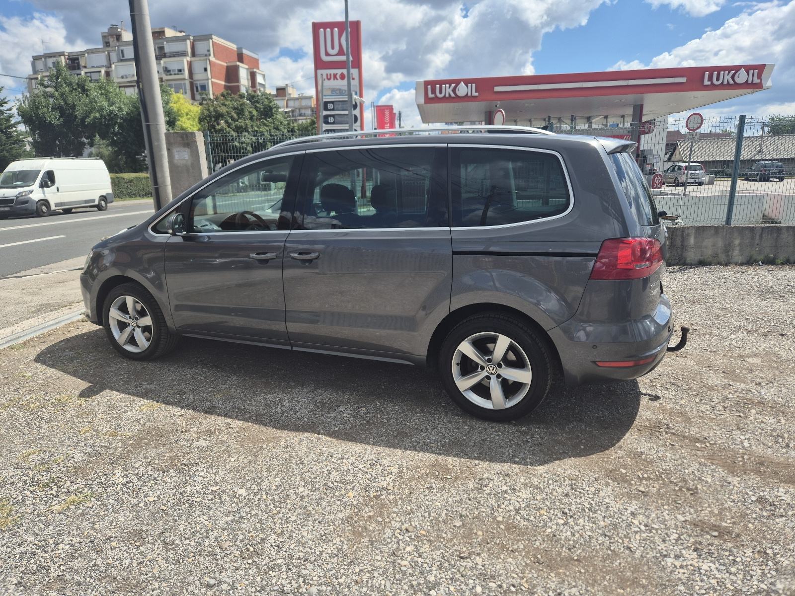 VW Sharan 2,0 TDI BMT DSG PANORAMA,KOŽA,7 SJEDALA, fotografija 3