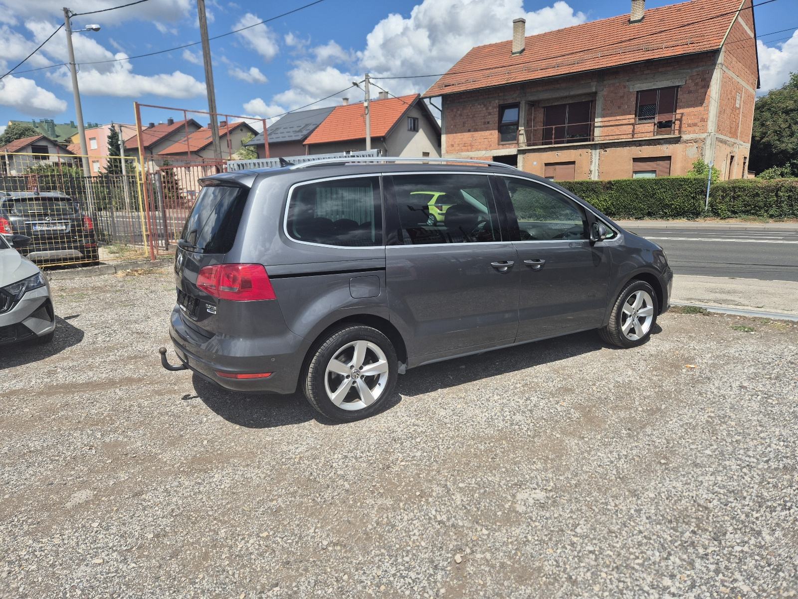 VW Sharan 2,0 TDI BMT DSG PANORAMA,KOŽA,7 SJEDALA, fotografija 6