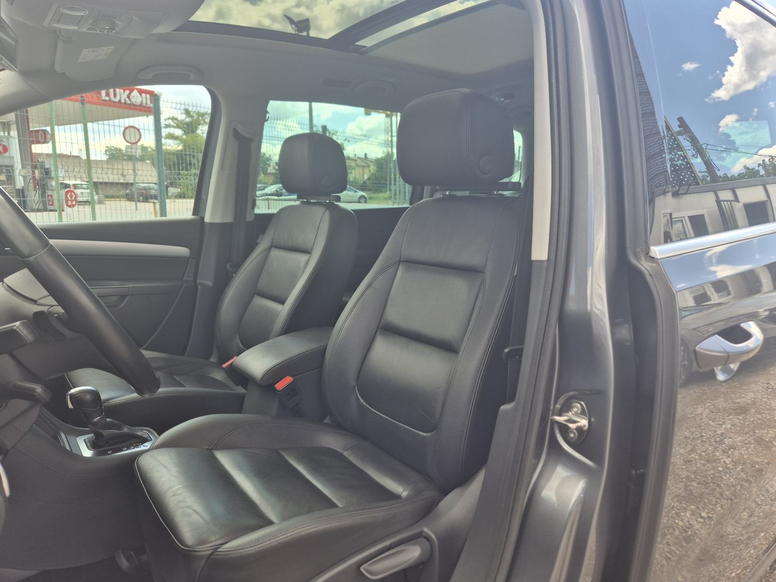 VW Sharan 2,0 TDI BMT DSG PANORAMA,KOŽA,7 SJEDALA, fotografija 9