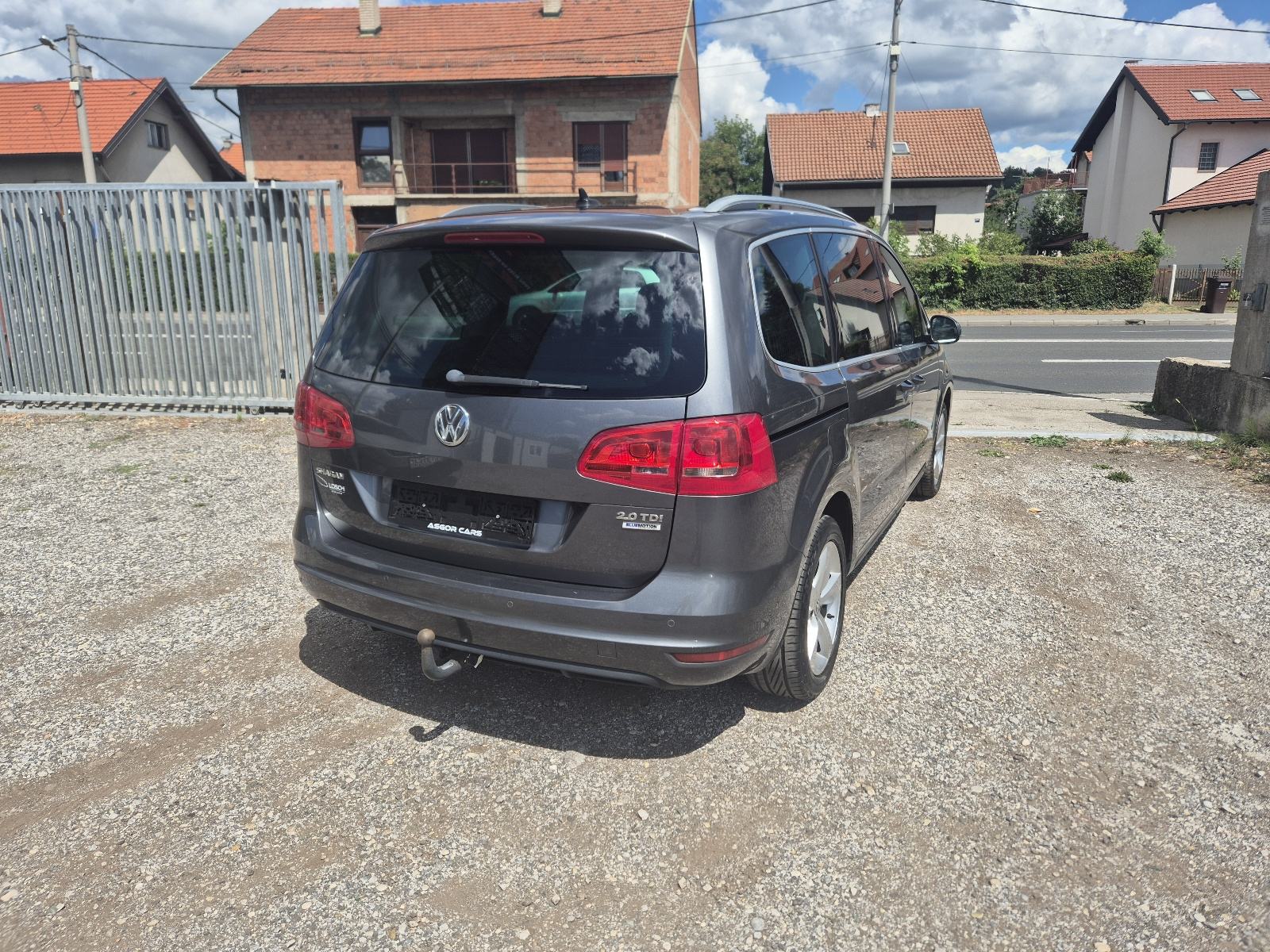 VW Sharan 2,0 TDI BMT DSG PANORAMA,KOŽA,7 SJEDALA, fotografija 5
