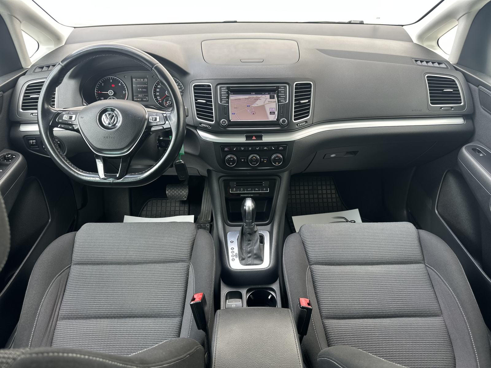 VW Sharan 2,0 TDI BUSINESS DSG/F1/PARK PILOT/TEMPOMAT/EL.PRTLJAŽNIK, fotografija 13