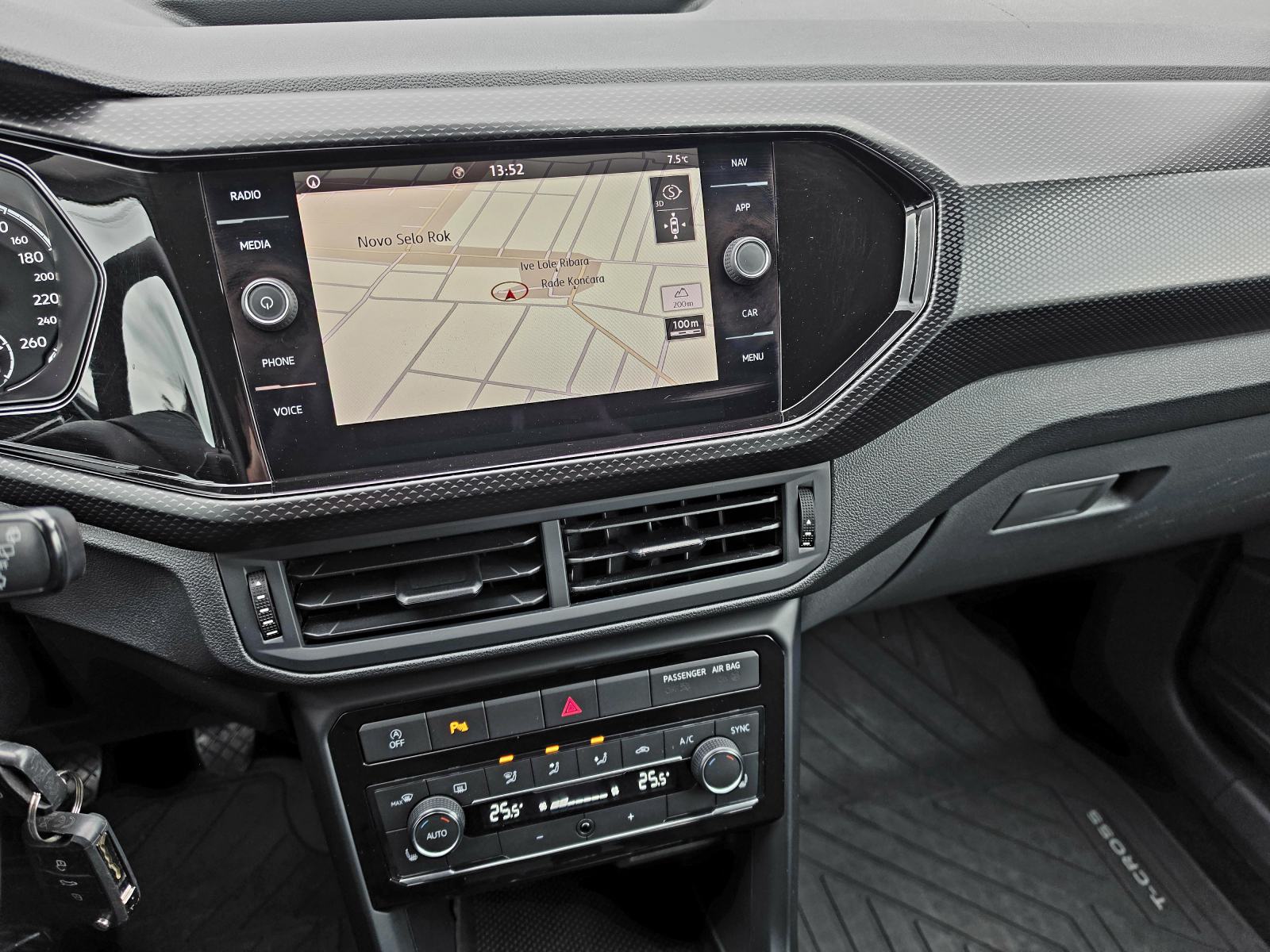 VW T-Cross 1,0 BENZIN,,ODLIČAN,,SERVISNA,,73330KM, fotografija 10