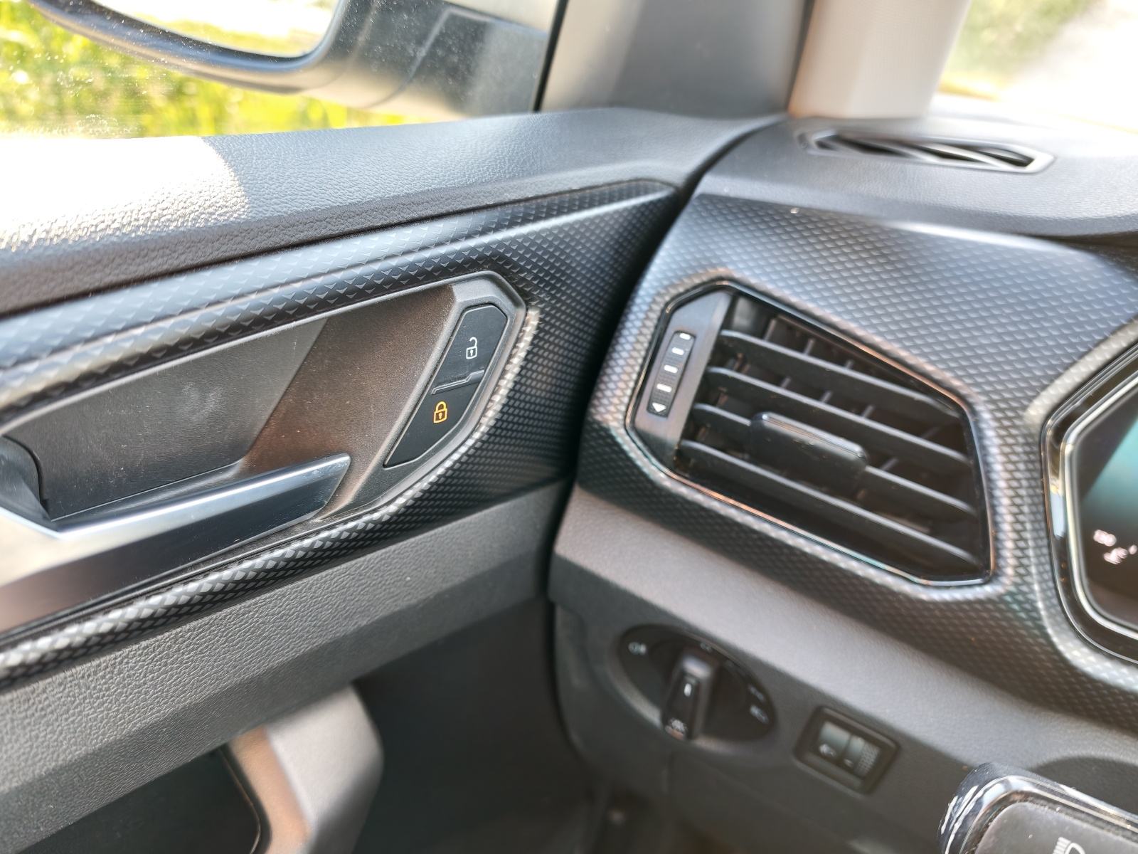 VW T-Cross 1,0 TSI, DSG, Life, fotografija 11