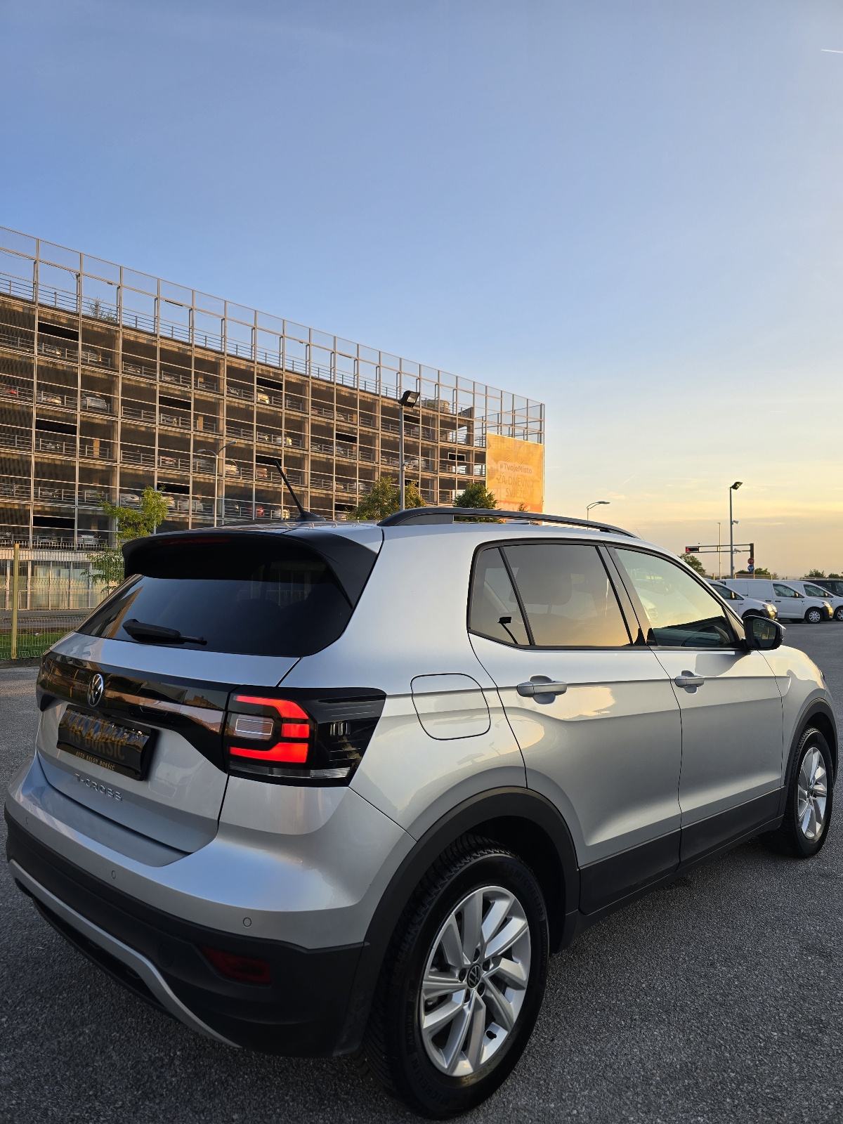 VW T-CROSS 1,0 TSI * DSG * 33 000 KM * 2023.G. * PDV * LIZING *JAMSTVO, fotografija 5