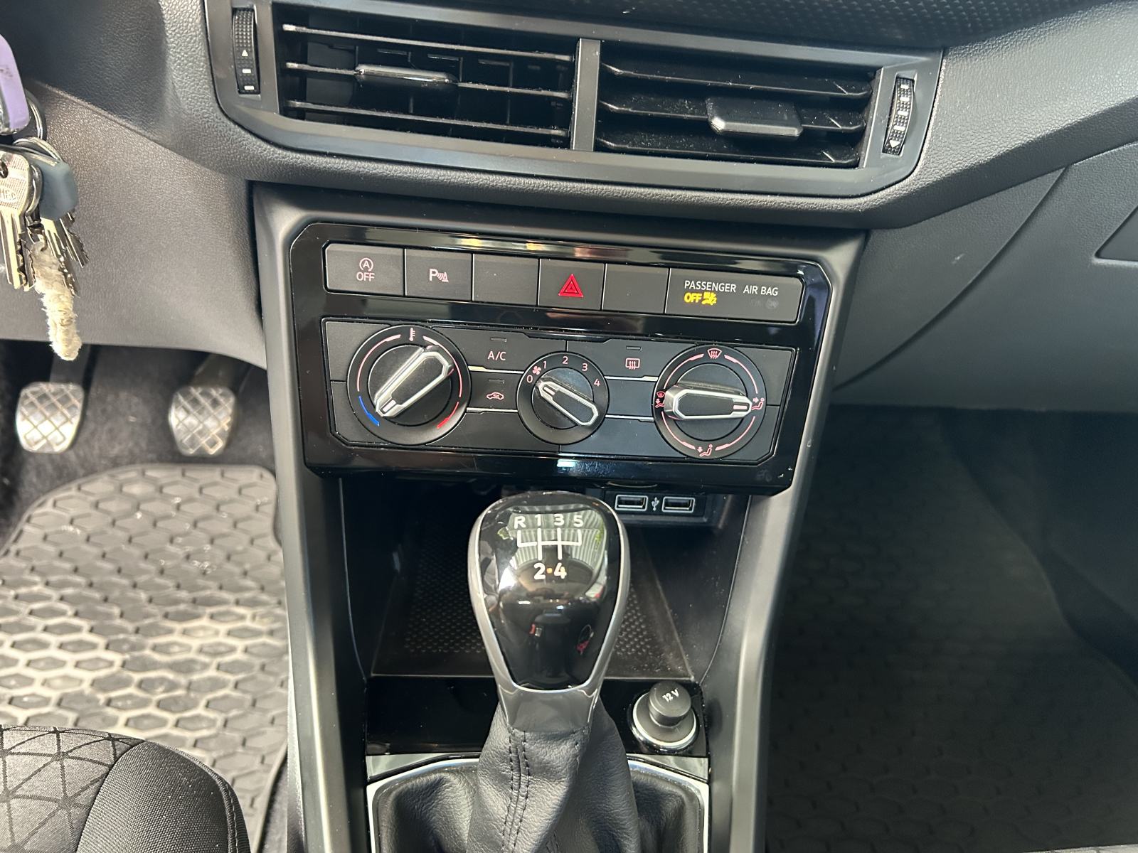 VW T-Cross, fotografija 13