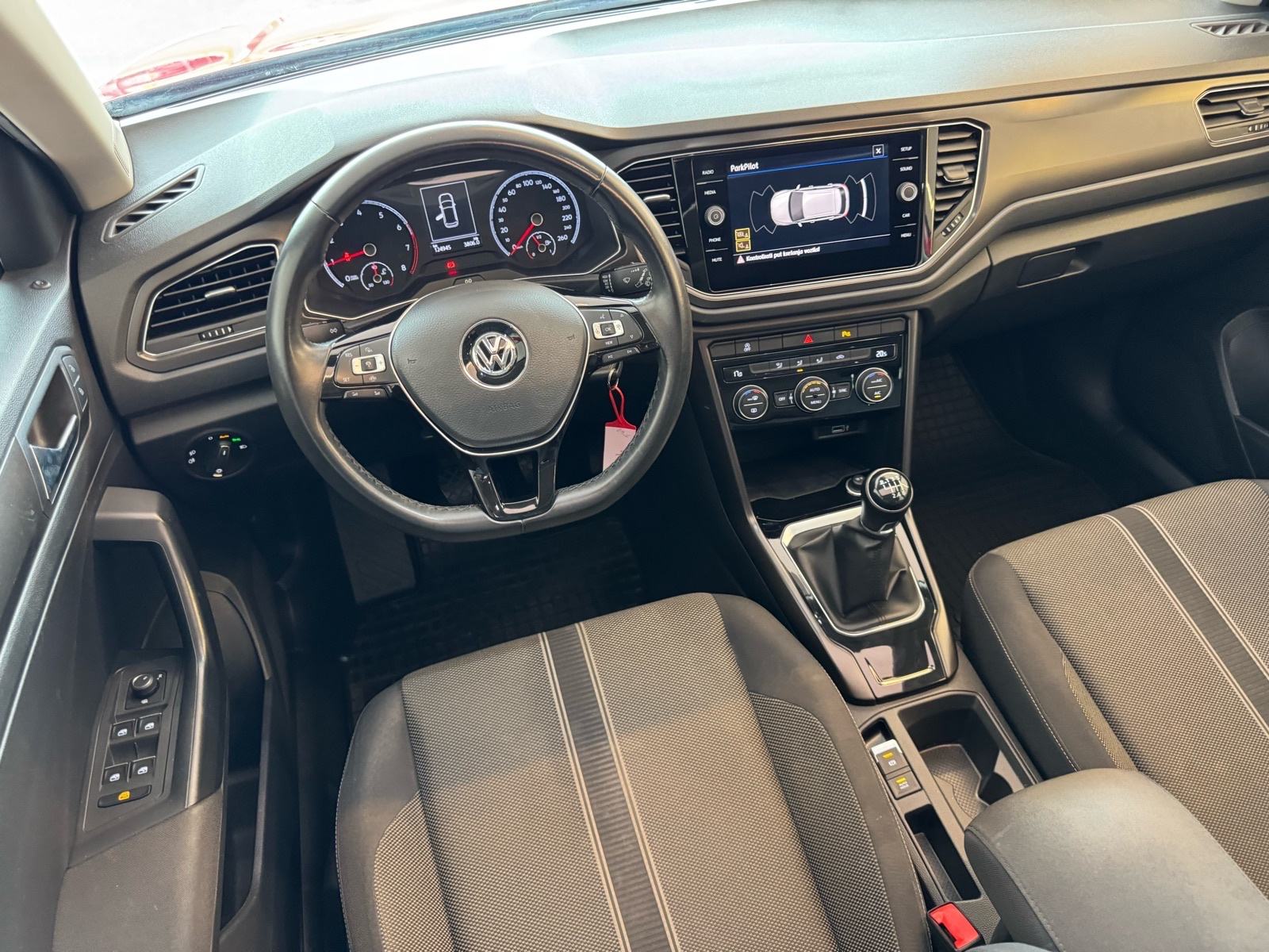 VW T-Roc 1,0 TSI Design 2019.; 1. vl.; Nije uvoz; Panorama; Alu;..., fotografija 9