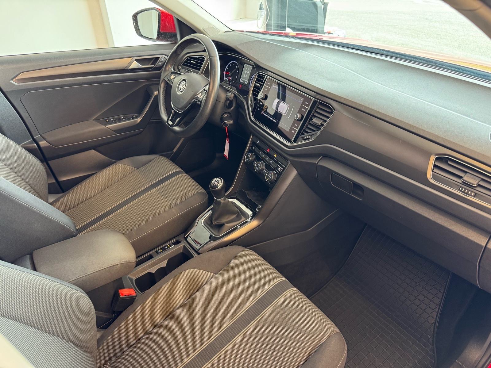 VW T-Roc 1,0 TSI Design 2019.; 1. vl.; Nije uvoz; Panorama; Alu;..., fotografija 10