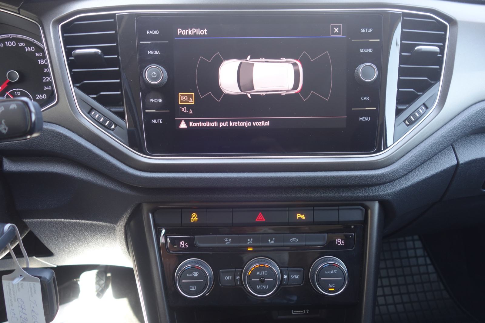 VW T-Roc 1,0 TSI Design, fotografija 15
