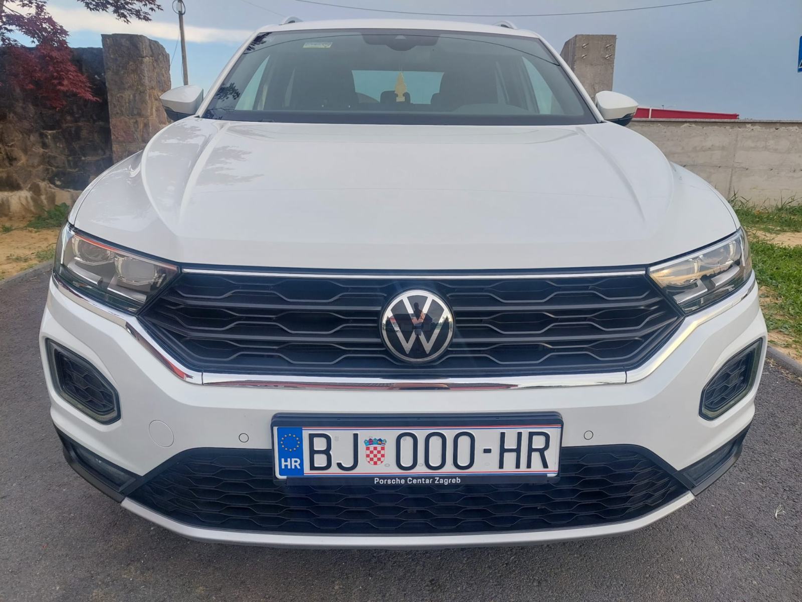 VW T-Roc 1.5TSI 110kw DSG Kupljen novi u HR,samo 42tkm!, fotografija 3