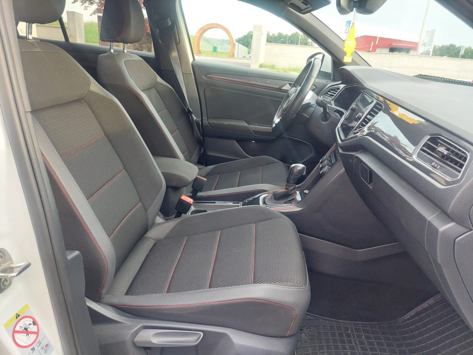VW T-Roc 1.5TSI 110kw DSG Kupljen novi u HR,samo 42tkm!, fotografija 16