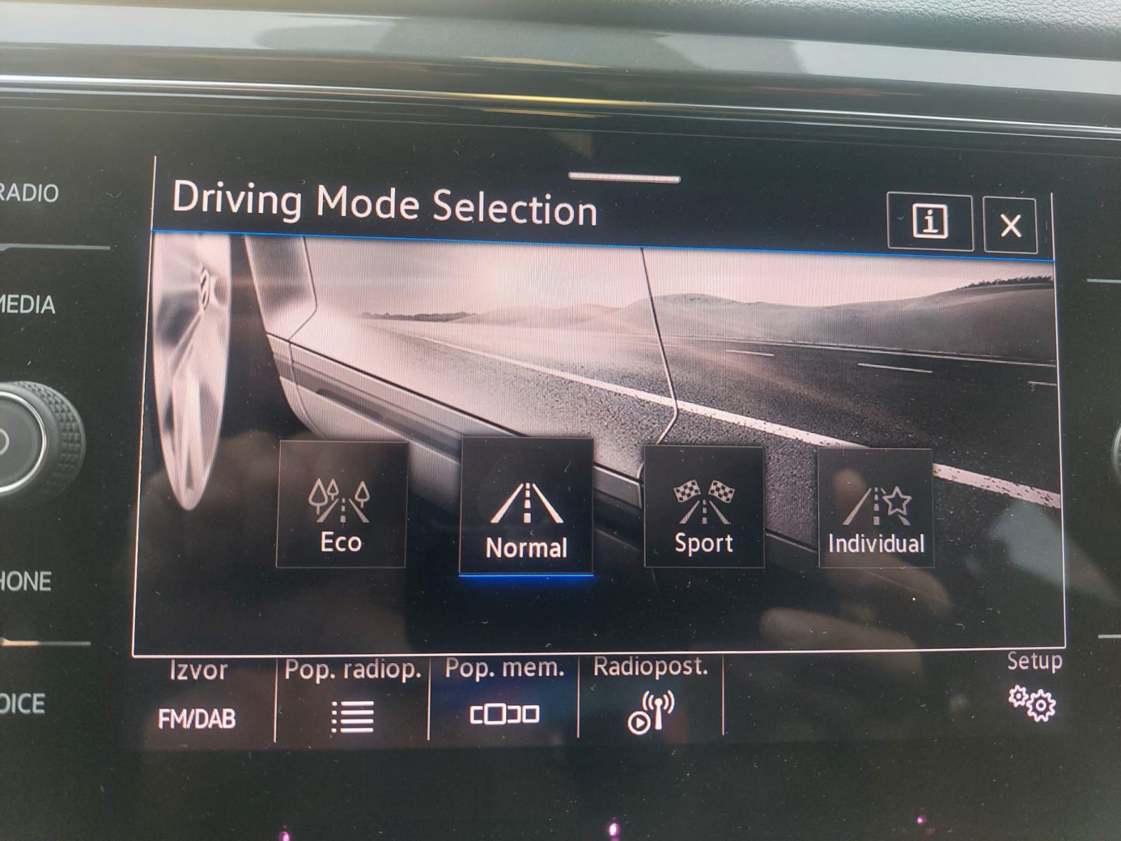 VW T-Roc 1.5TSI 110kw DSG Kupljen novi u HR,samo 42tkm!, fotografija 17