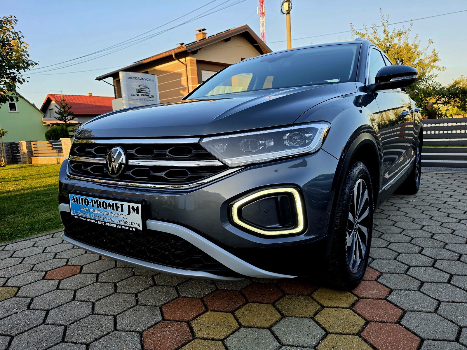 VW T-Roc 1,0 TSI,,ODLIČAN,,SERVISNA,,20440KM, pogled izvana - slika 1