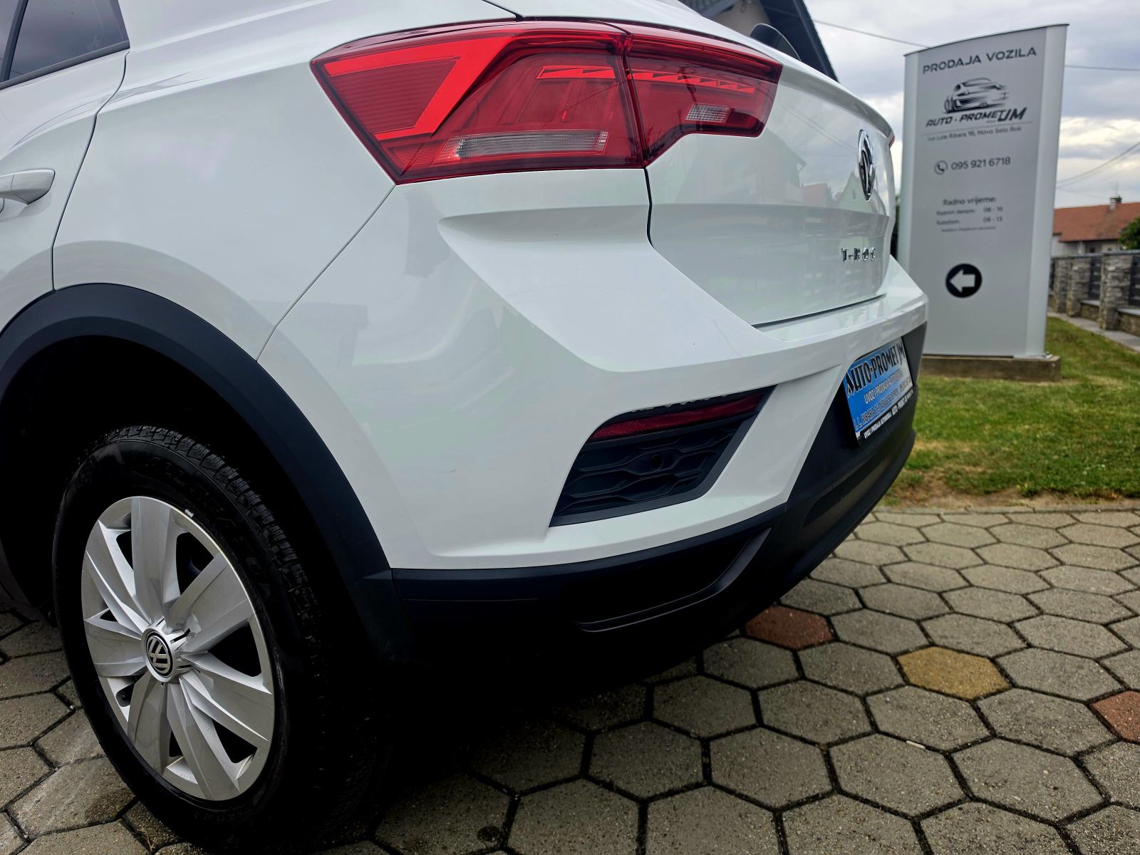VW T-Roc 1,0 TSI,,ODLIČAN,,SERVISNA,,27129KM, fotografija 7
