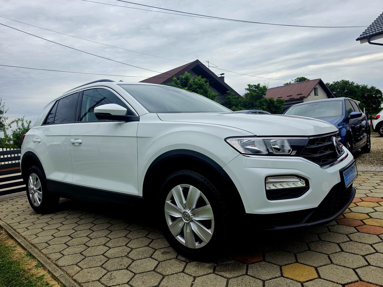 VW T-Roc 1,0 TSI,,ODLIČAN,,SERVISNA,,27129KM, fotografija 4