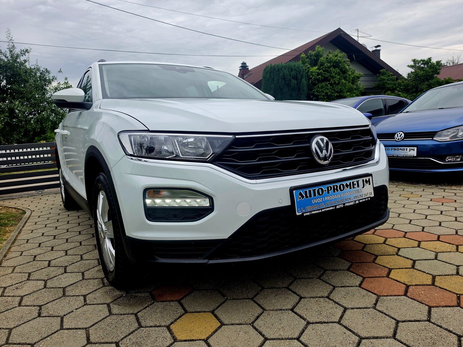 VW T-Roc 1,0 TSI,,ODLIČAN,,SERVISNA,,27129KM, fotografija 3