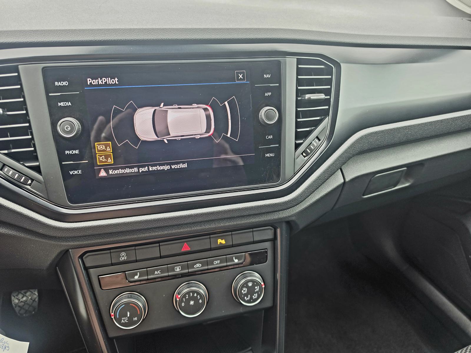 VW T-Roc 1,0 TSI,,ODLIČAN,,SERVISNA,,27129KM, fotografija 11