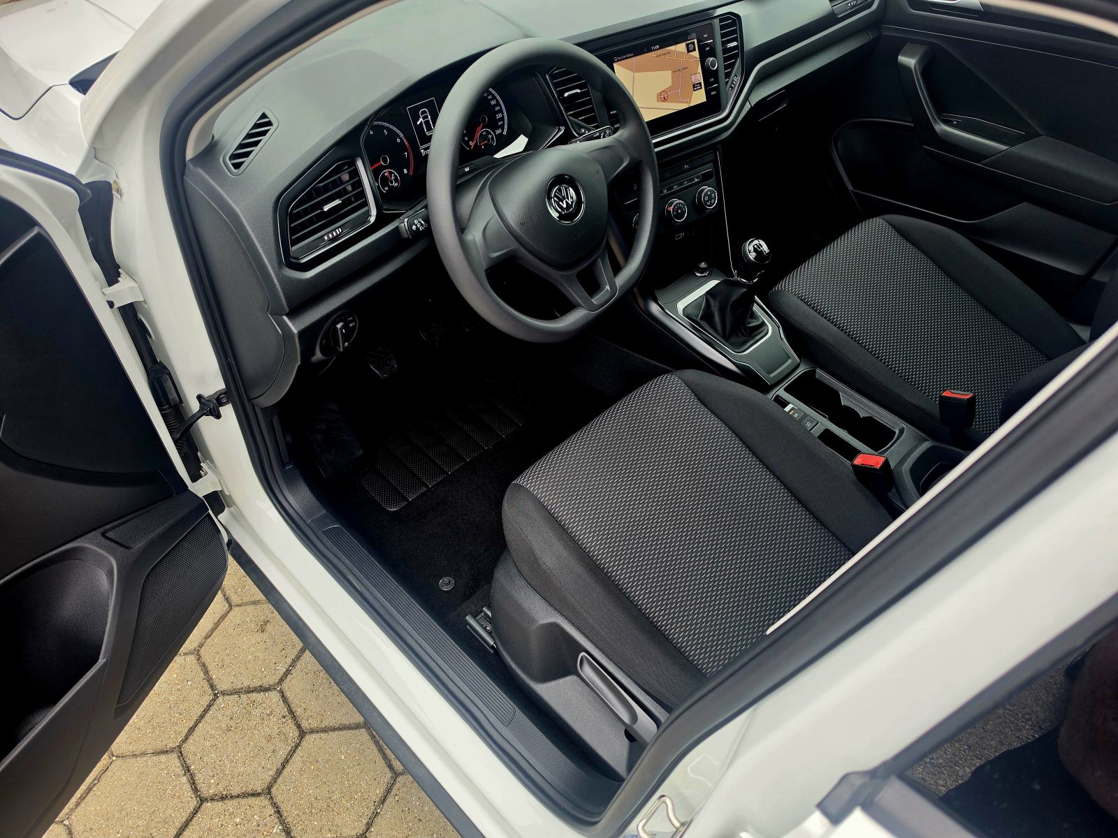 VW T-Roc 1,0 TSI,,ODLIČAN,,SERVISNA,,27129KM, fotografija 12