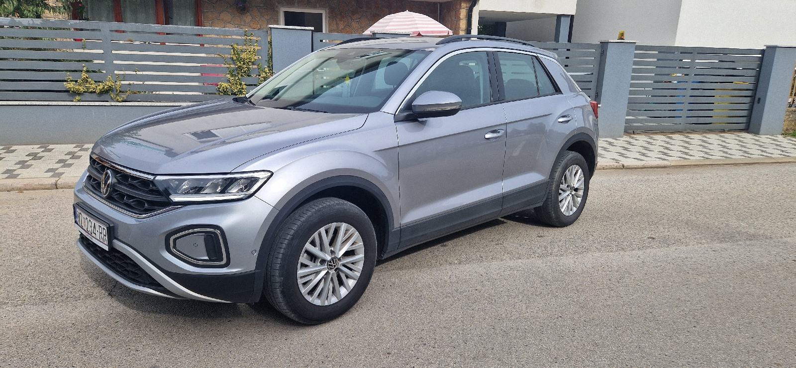 VW T-Roc 1,0 TSI prvi vlasnik u pdv-u tvornicka garancija, fotografija 2