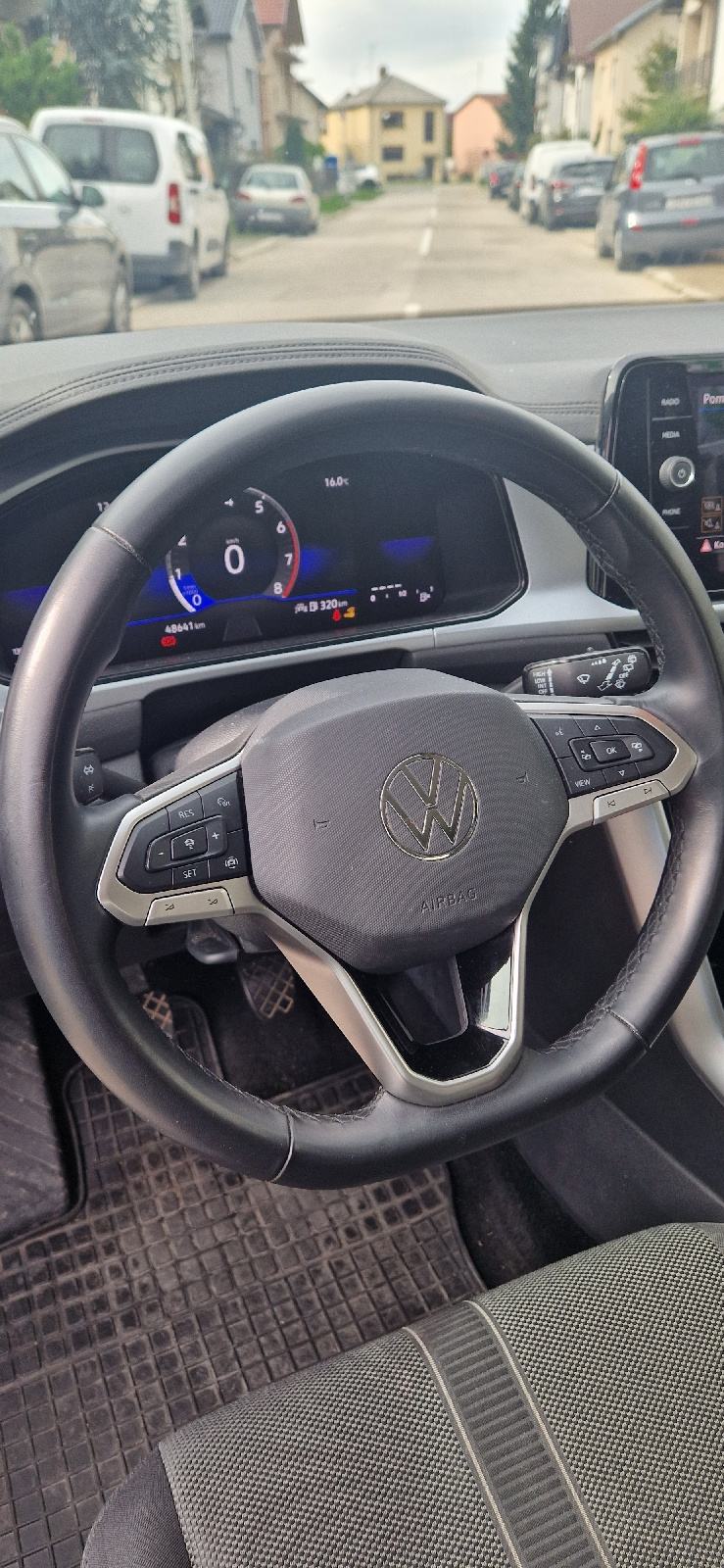VW T-Roc 1,0 TSI prvi vlasnik u pdv-u tvornicka garancija, fotografija 8