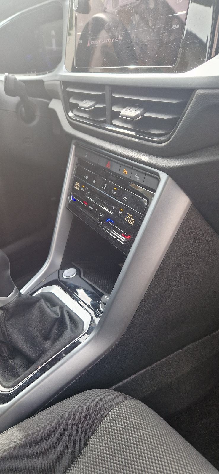 VW T-Roc 1,0 TSI prvi vlasnik u pdv-u tvornicka garancija, fotografija 12