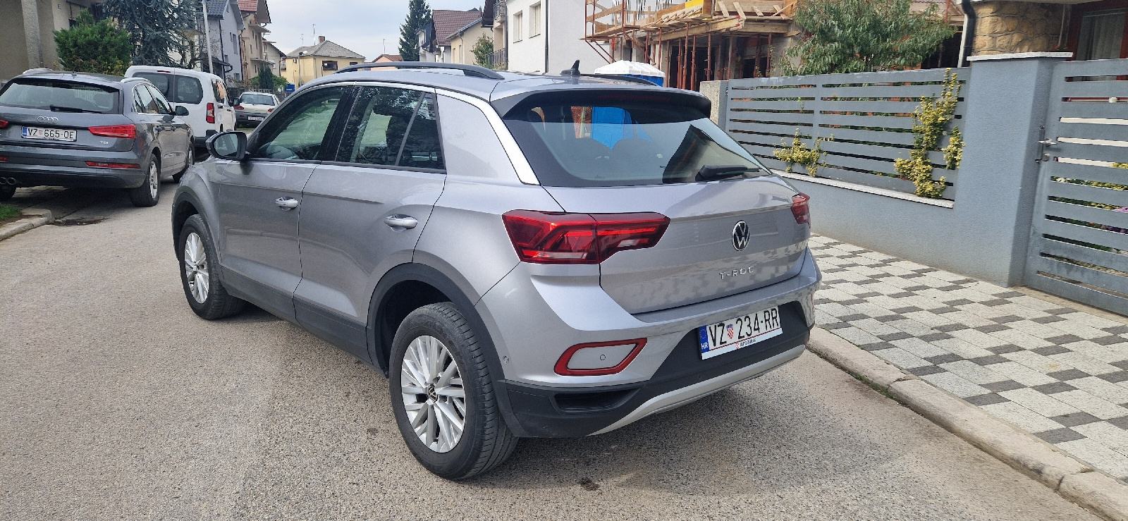 VW T-Roc 1,0 TSI prvi vlasnik u pdv-u tvornicka garancija, fotografija 6
