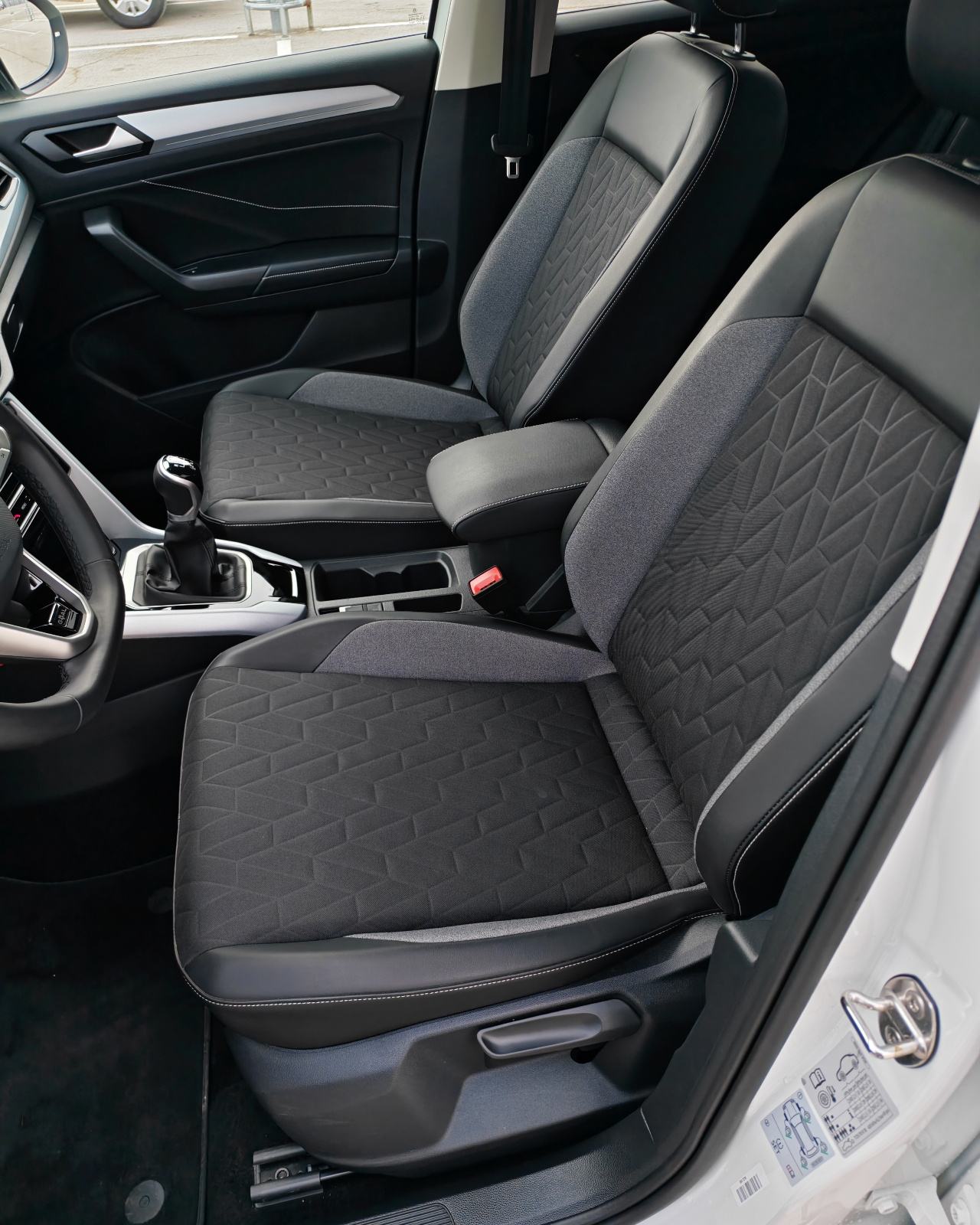 VW T-Roc 1,0 TSI tvornicko jamstvo, fotografija 10