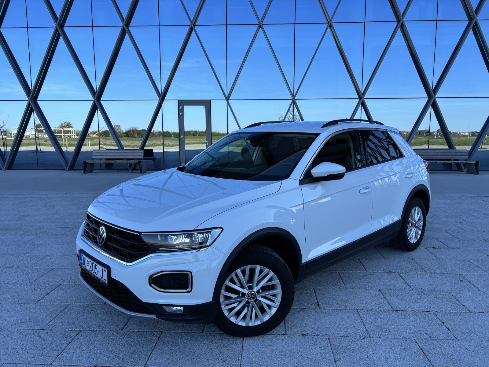 VW T-Roc 1,0 TSI, prodaja zbog zdravstvenog problema, detalji u opisu, fotografija 2