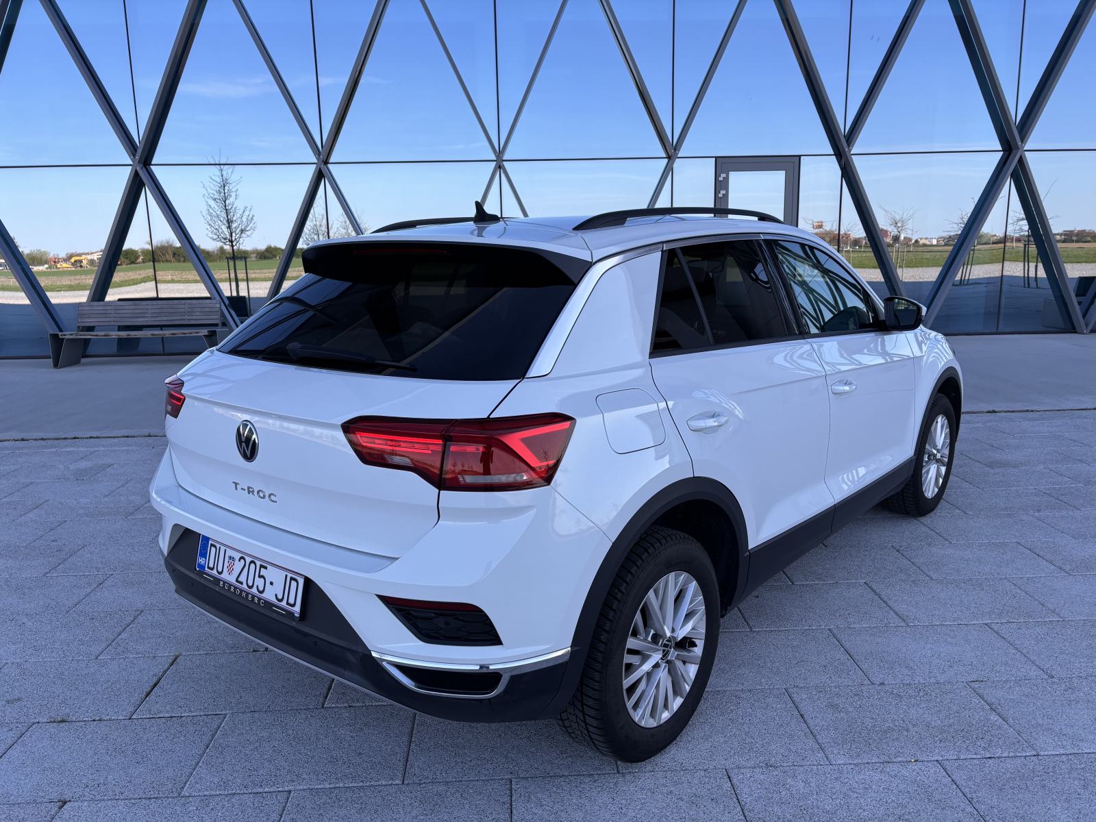 VW T-Roc 1,0 TSI, prodaja zbog zdravstvenog problema, detalji u opisu, fotografija 3