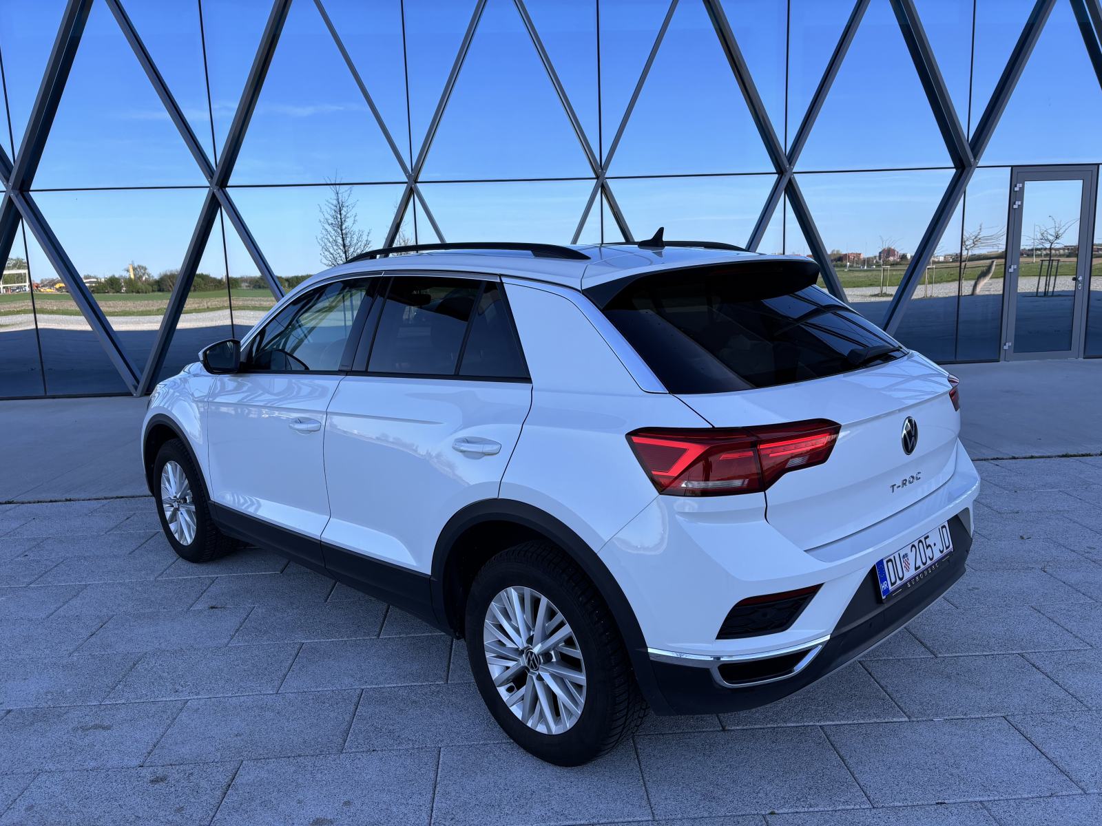 VW T-Roc 1,0 TSI, prodaja zbog zdravstvenog problema, detalji u opisu, fotografija 4