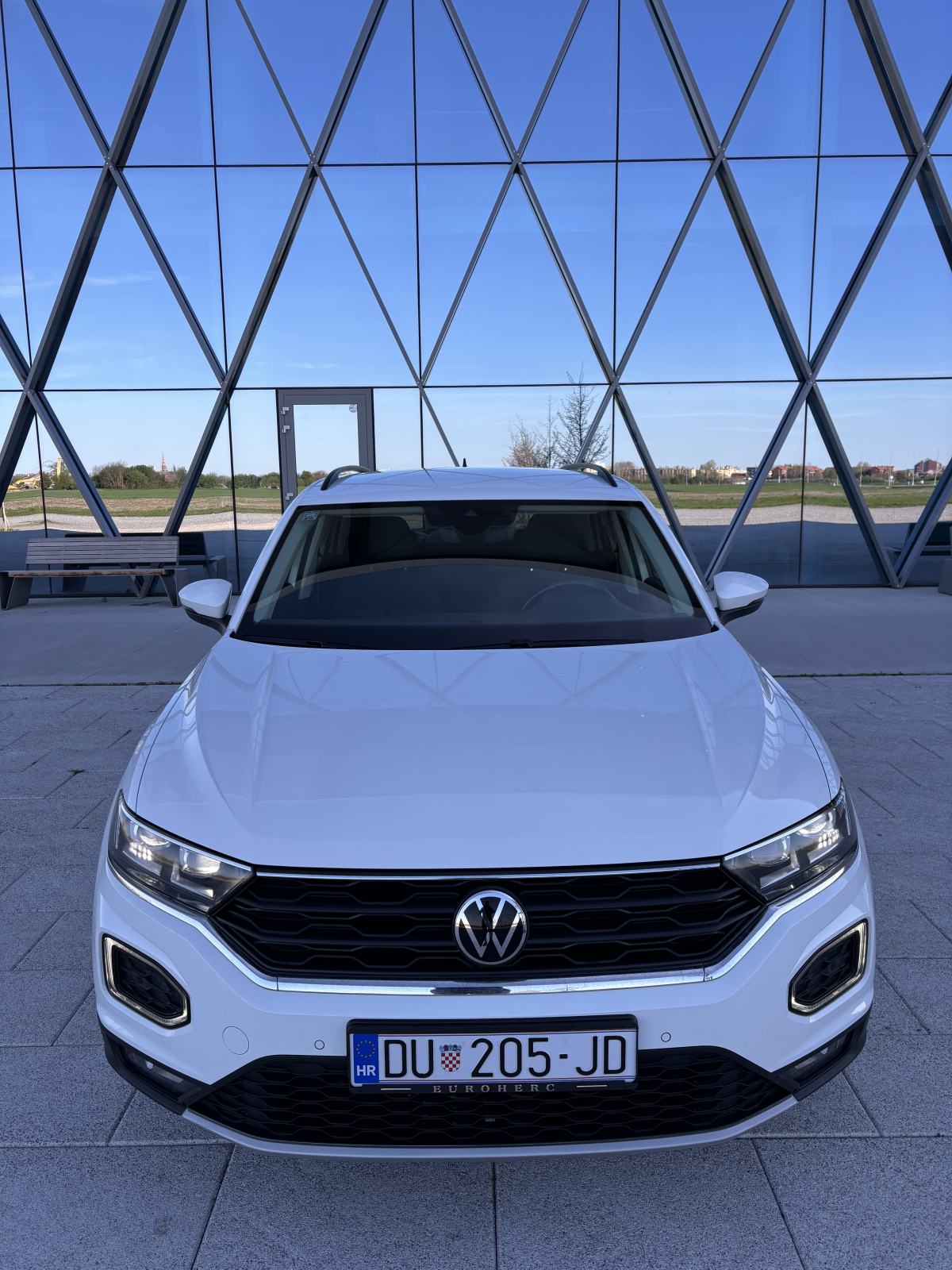 VW T-Roc 1,0 TSI, prodaja zbog zdravstvenog problema, detalji u opisu, fotografija 8