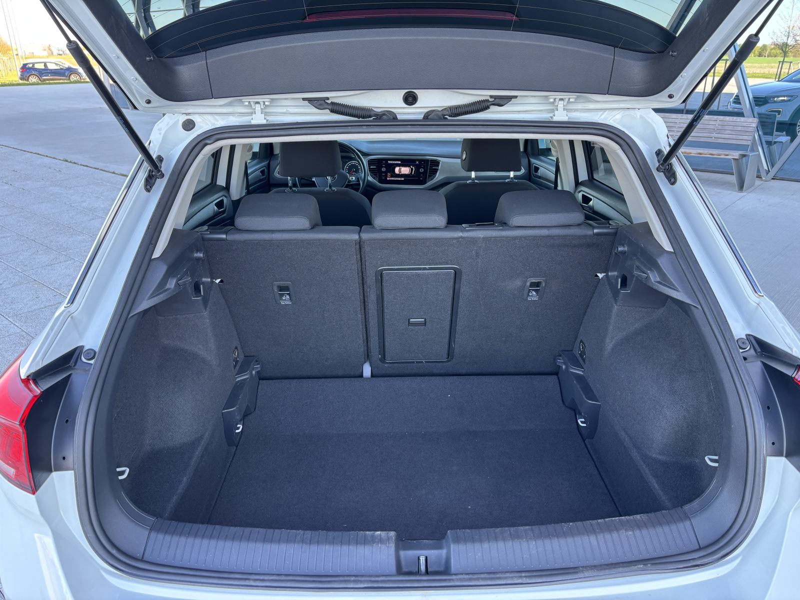 VW T-Roc 1,0 TSI, prodaja zbog zdravstvenog problema, detalji u opisu, fotografija 9