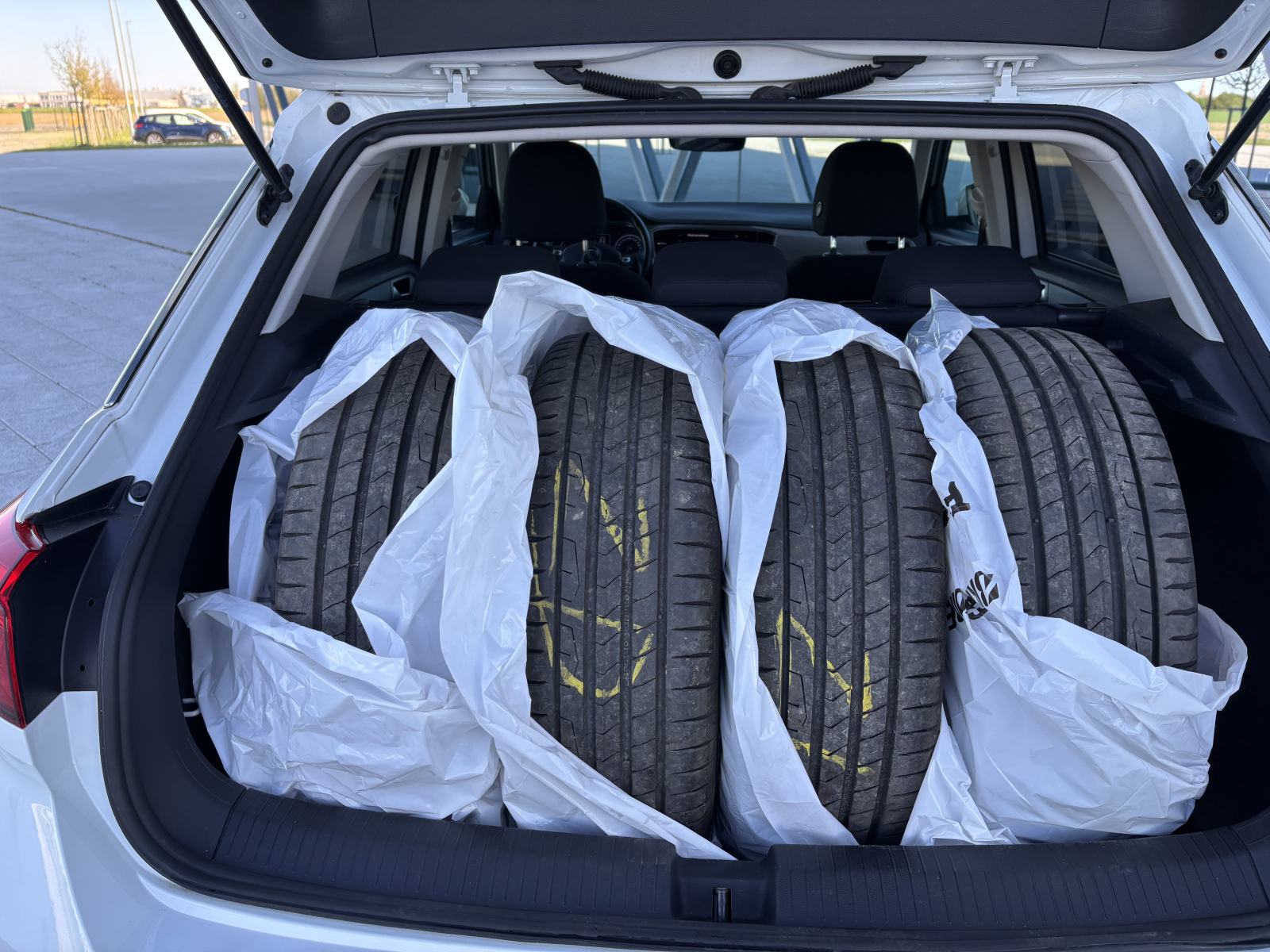 VW T-Roc 1,0 TSI, prodaja zbog zdravstvenog problema, detalji u opisu, fotografija 11