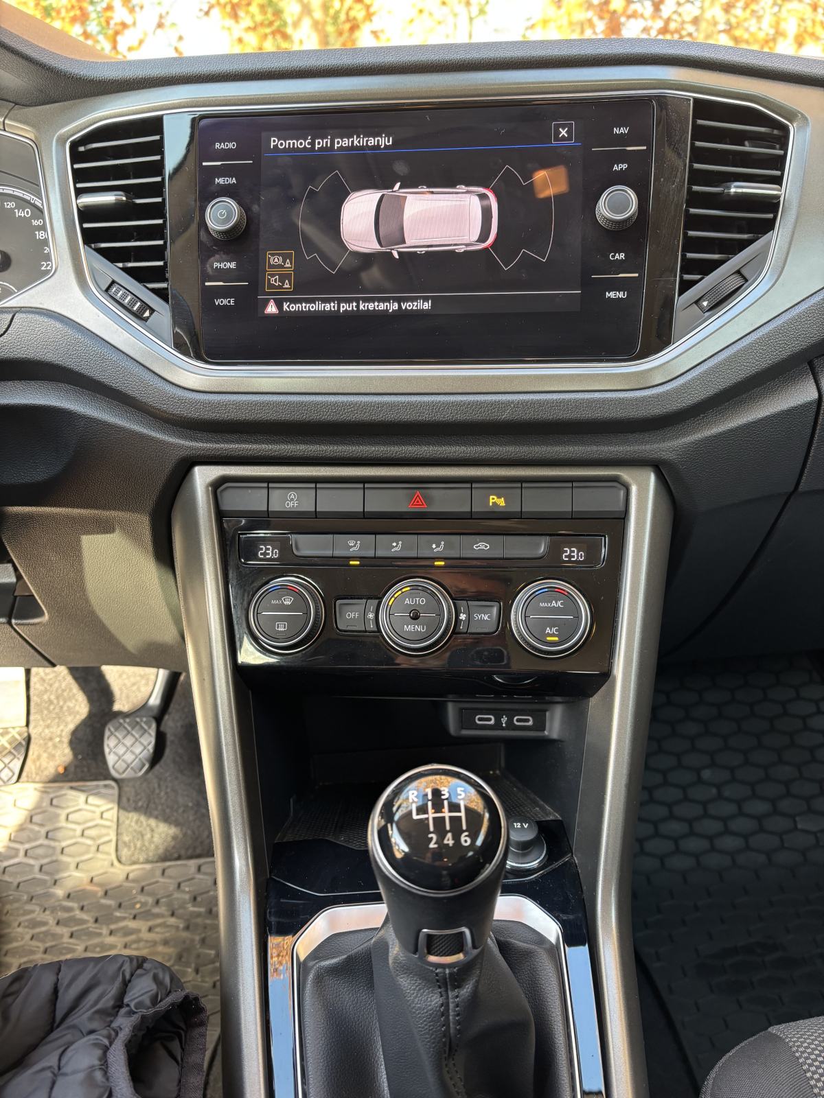 VW T-Roc 1,0 TSI, prodaja zbog zdravstvenog problema, detalji u opisu, fotografija 13