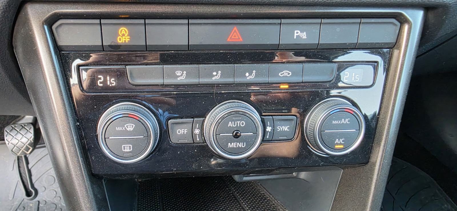 VW T-Roc 1,0 TSI 85kw, Black optik style, virtual cockpit, fotografija 9