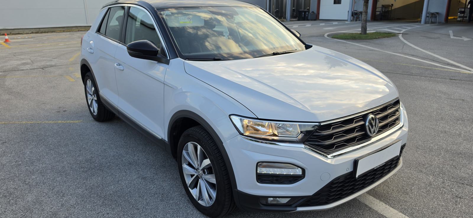 VW T-Roc 1,0 TSI 85kw, Black optik style, virtual cockpit, fotografija 3