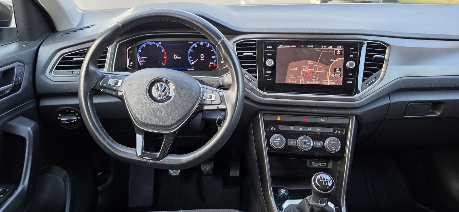 VW T-Roc 1,0 TSI 85kw, Black optik style, virtual cockpit, fotografija 8