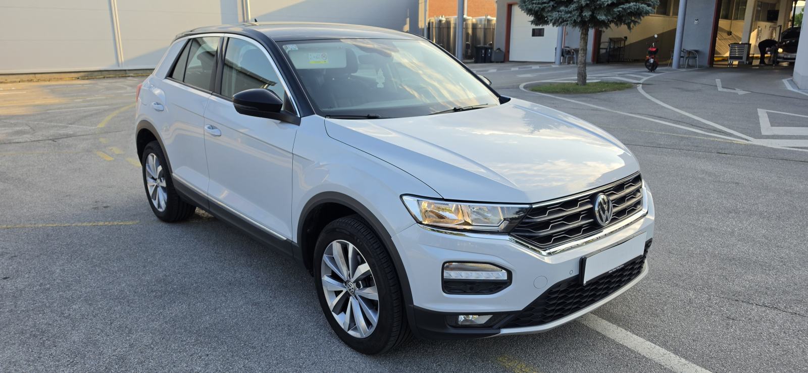 VW T-Roc 1,0 TSI 85kw, Black optik style, virtual cockpit, fotografija 17