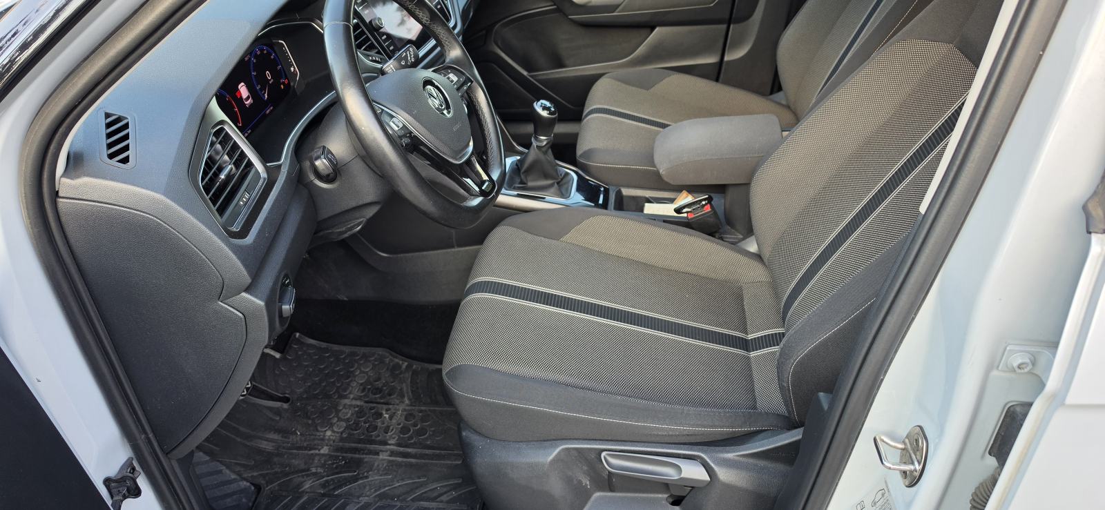 VW T-Roc 1,0 TSI 85kw, Black optik style, virtual cockpit, fotografija 12