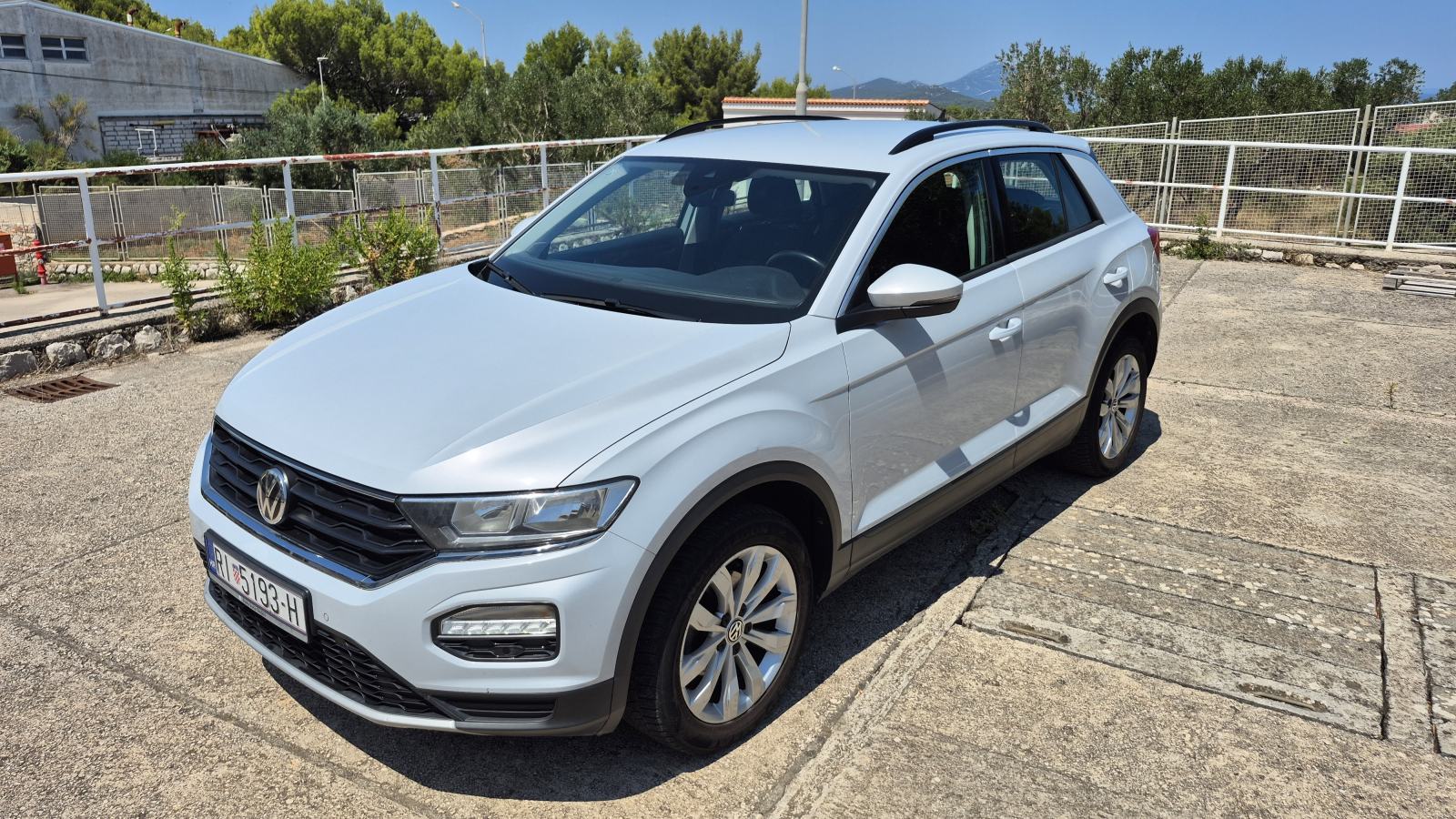 VW T-Roc 1,0 TSI, fotografija 2
