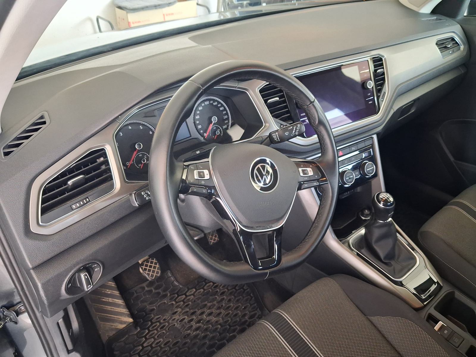 VW T-Roc 1,0 TSI, fotografija 6